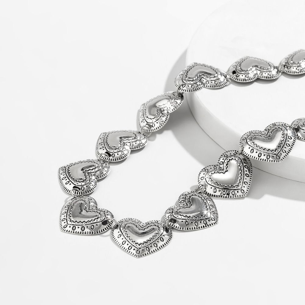 Gleaming Heartbeat Belt Chain